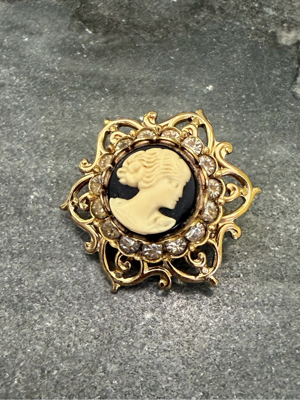 Vintage Cameo Black Crystal Halo Gold Brooch - Picture 5 of 8